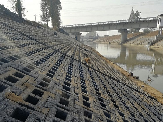 生態護坡鋪砌后